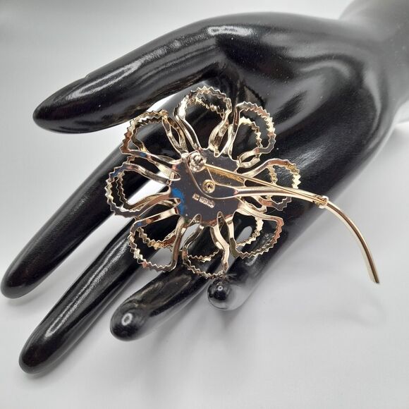 Vintage Sarah Coventry Gold Tone "Allusion Flower Brooch Pin 1968 Signed 3.5" - Picture 4 of 10